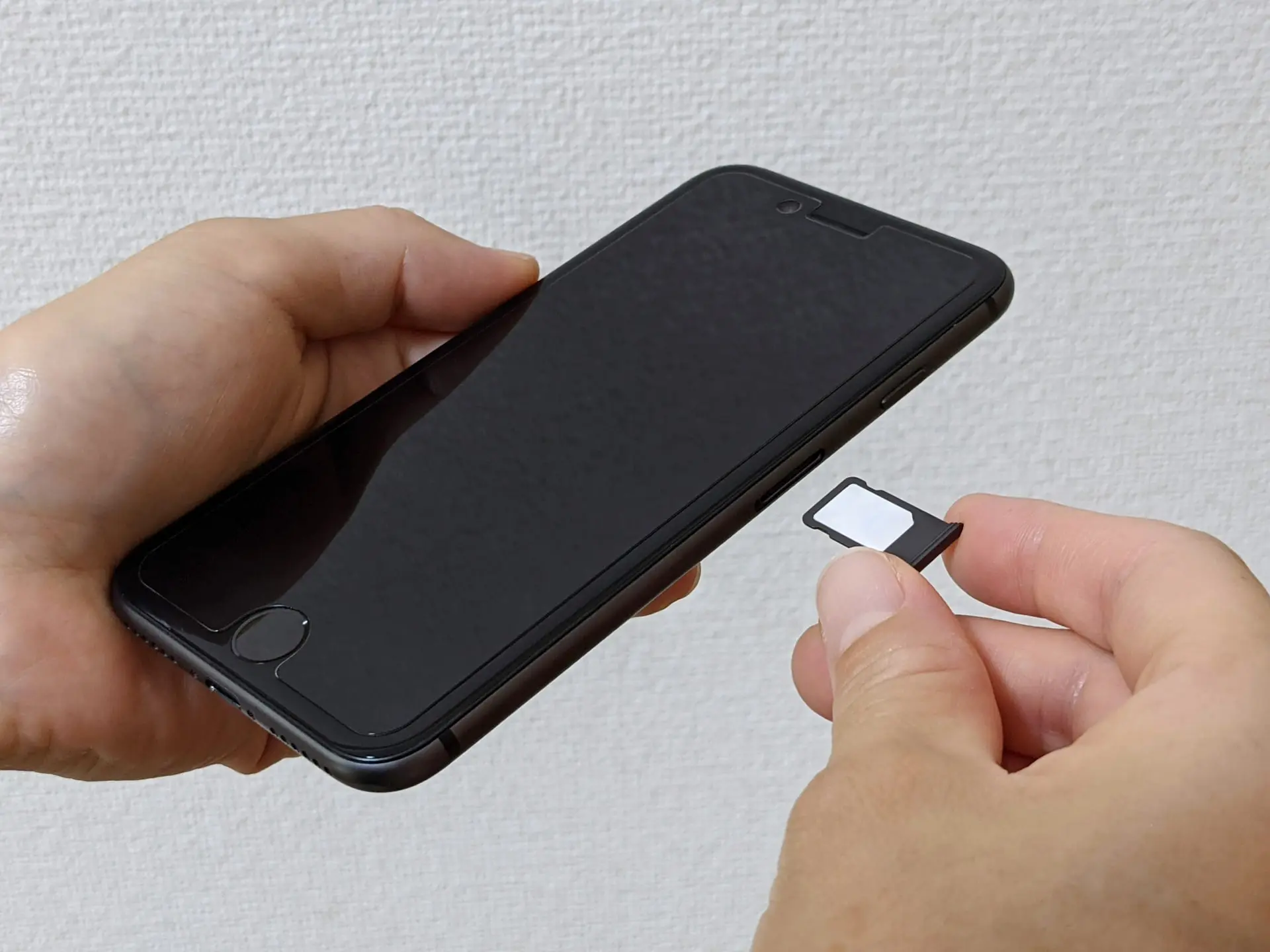 Android・iPhone別】SIMカードの入れ替え方法を紹介 | 格安